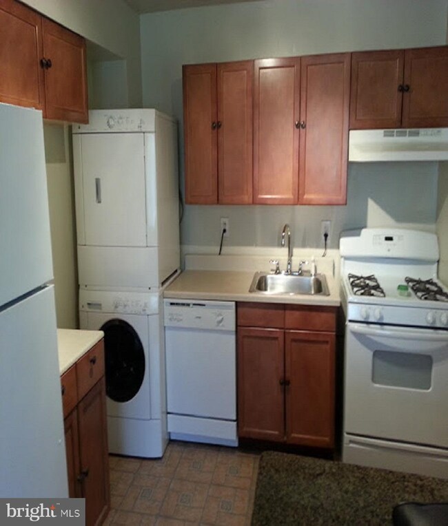 8473 Greenbelt Rd unit T, Greenbelt, MD 20770 - photo 2