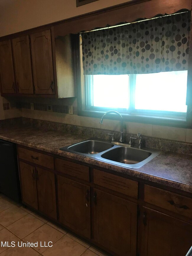 2128 Timberlane St, Hernando, MS 38632 - photo 3