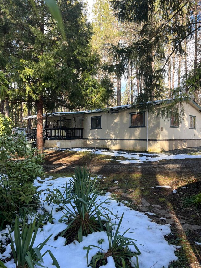 152 Autumn Ln, Grants Pass, OR 97527 - photo 2