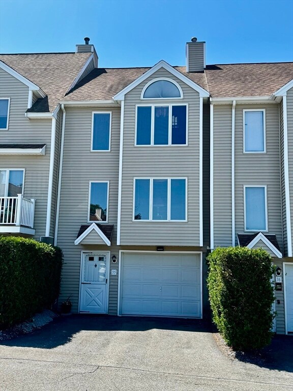 Hovey Square unit 35, Dracut, MA 01826 - photo 2