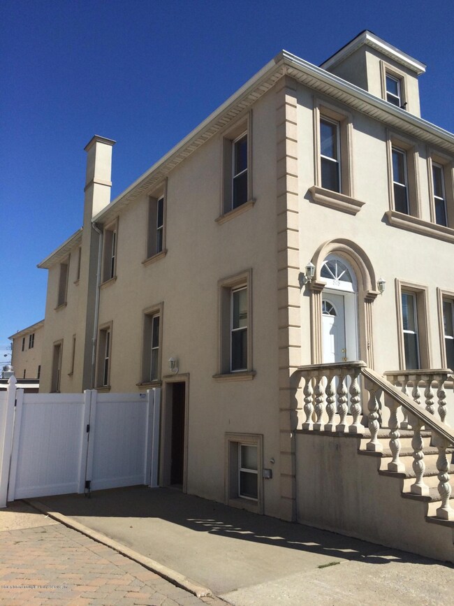 305 Norway Ave, Staten Island, NY 10305 - photo 2