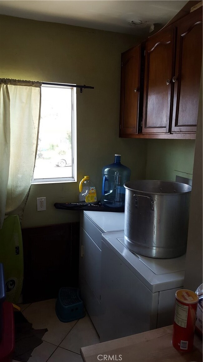 10318 S Freeman Ave, Inglewood, CA 90304 - photo 5