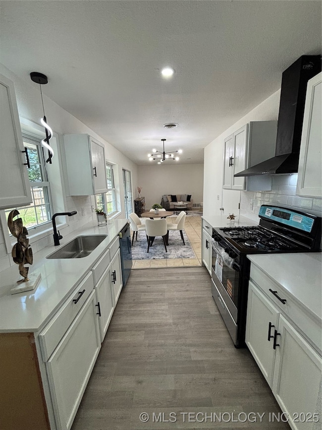 Kitchen with range, a sink, open floor plan, decor