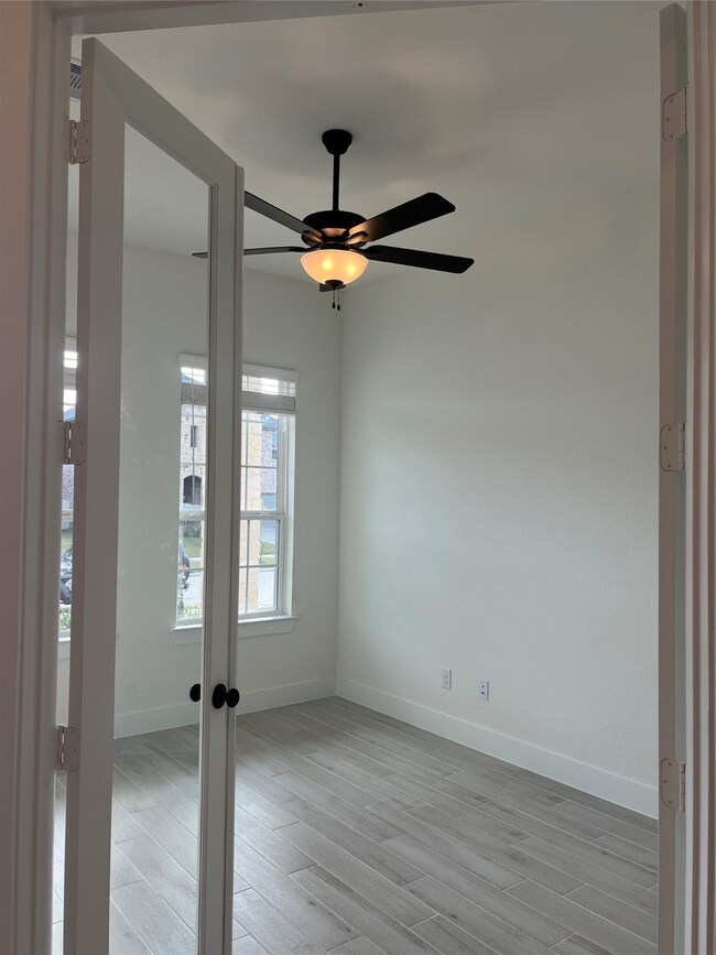 10723 Chinese Violet, Conroe, TX 77385 - photo 5