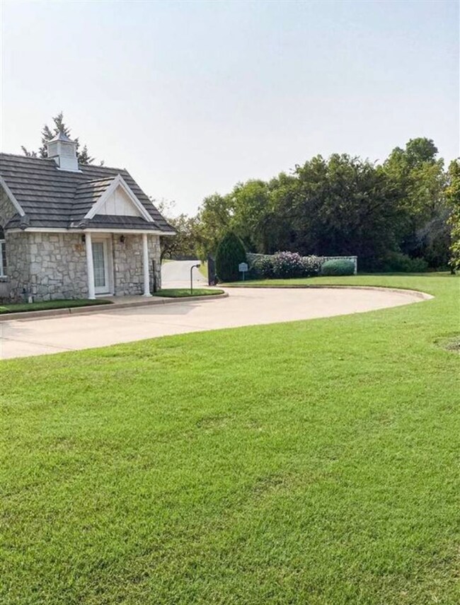 2 Oak Bridge Ln, Enid, OK 73703 - photo 5