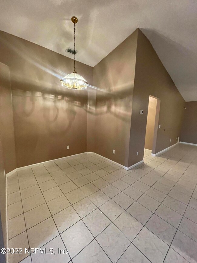 8754 Buzz Ct, Jacksonville, FL 32216 - photo 4