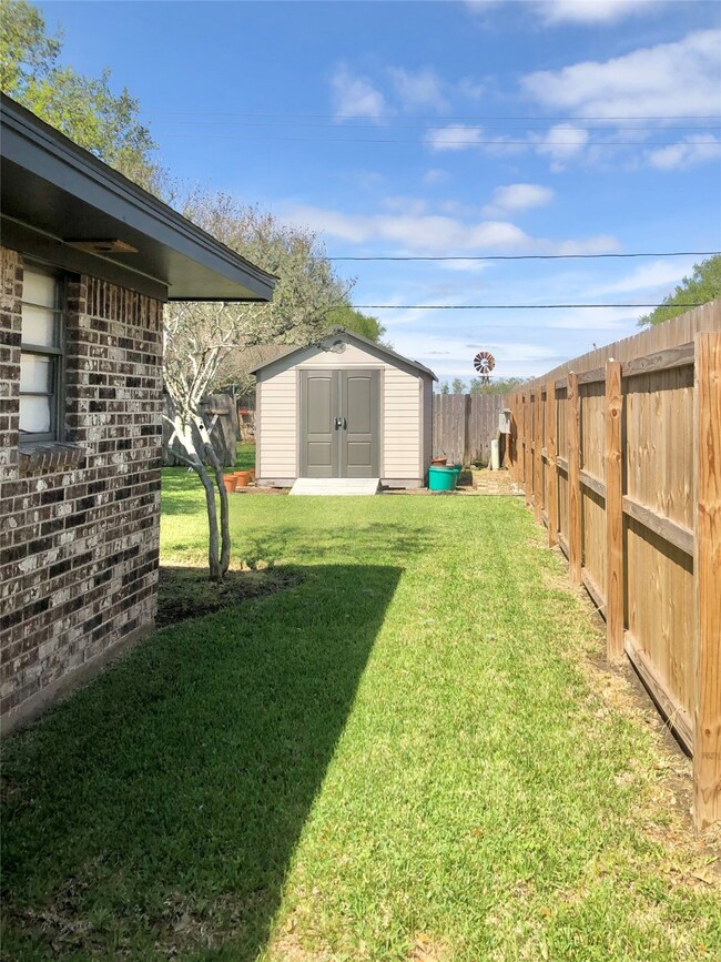 3457 Glen Haven Dr, Bay City, TX 77414 - photo 3