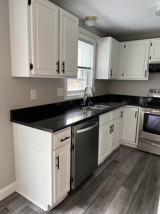 70 Beech Hill Ave unit 6, Manchester, NH 03103 - photo 3