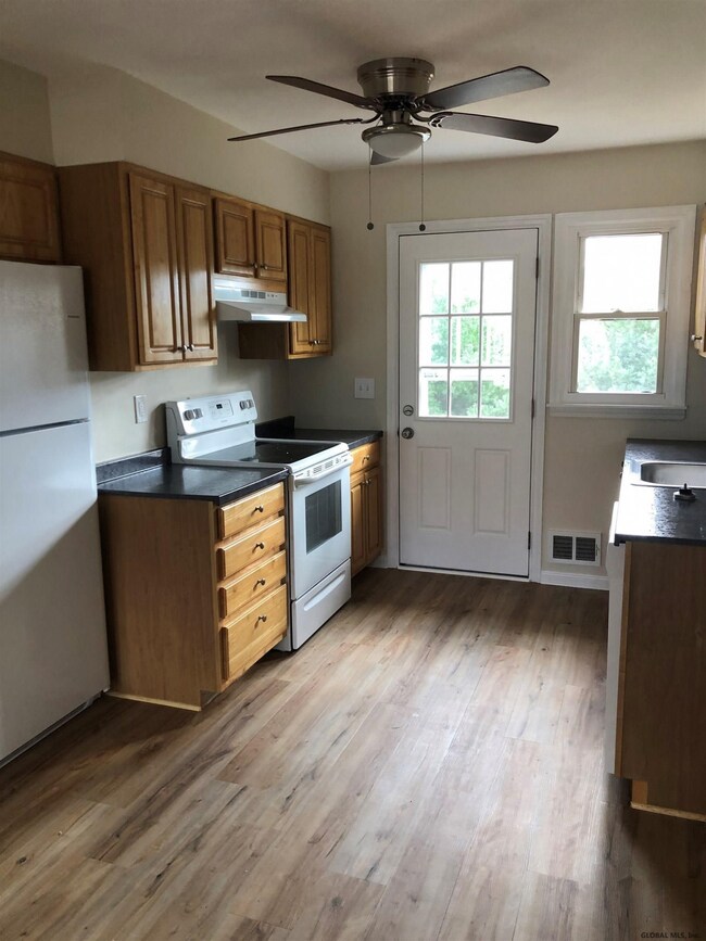 4 Bayberry Dr unit 4B, Latham, NY 12110 - photo 5