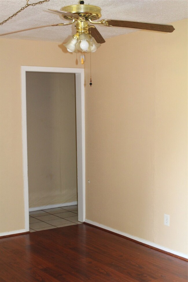 6109 Maywood Dr, Houston, TX 77053 - photo 4