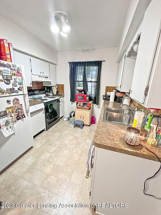 1885 Elm St, Holt, MI 48842 - photo 7