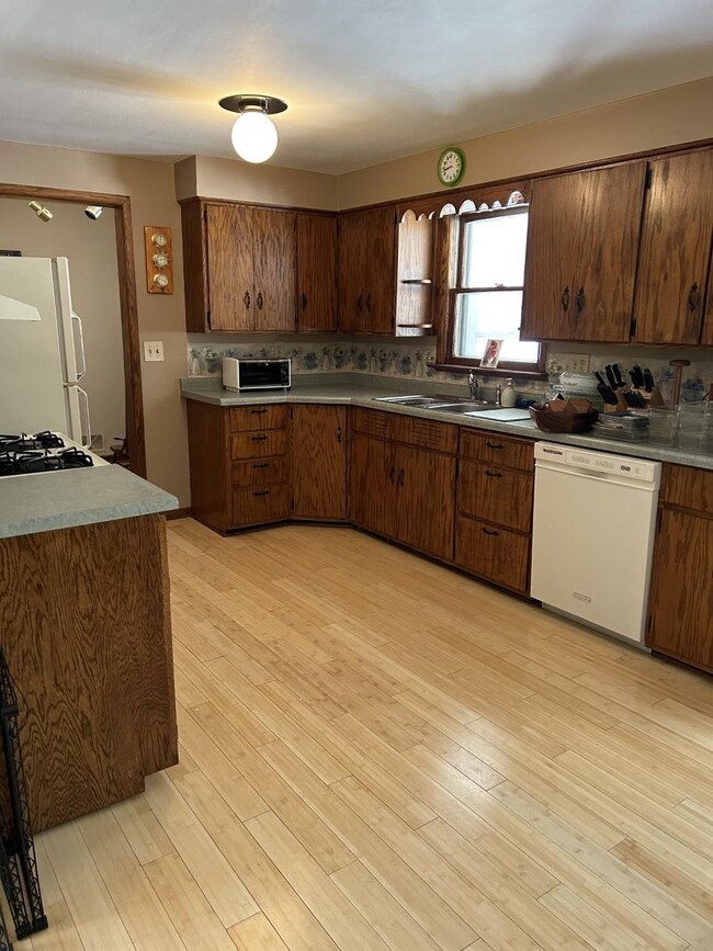 701 3rd St, Plover, WI 54467 - photo 3