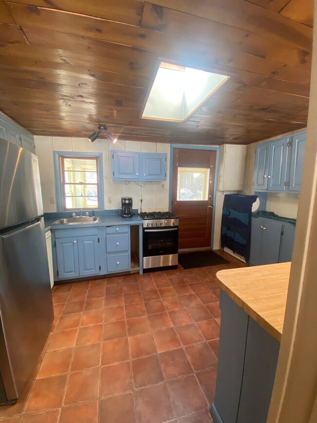 512 Hinesburg Rd, Brattleboro, VT 05301 - photo 2