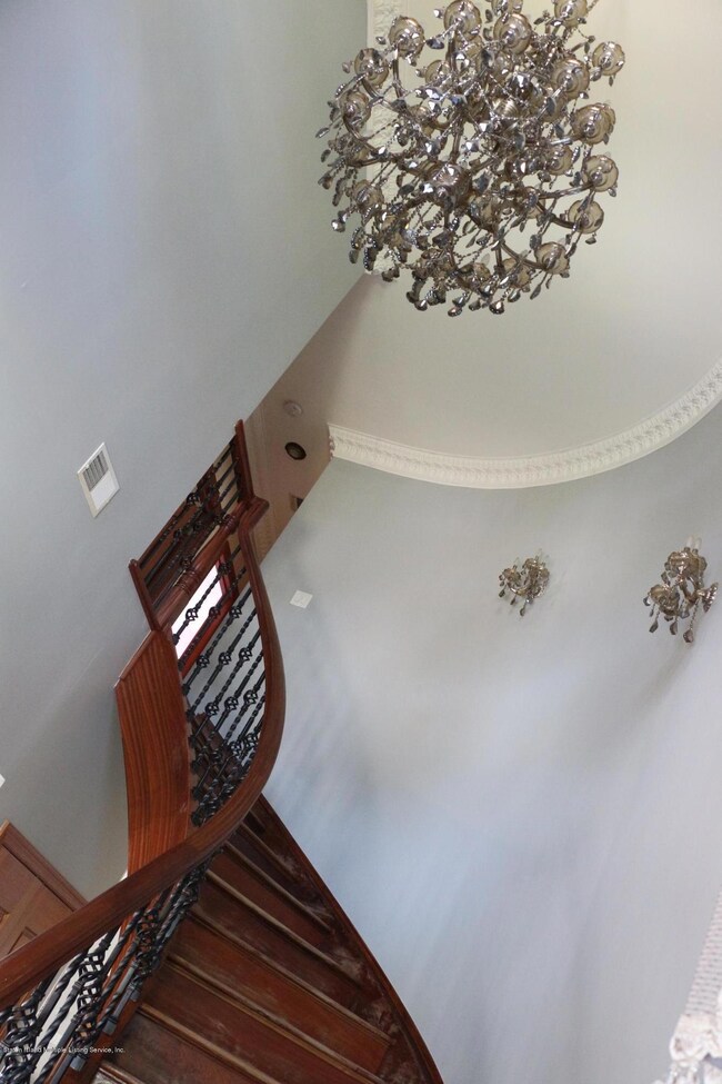28 Gansevoort Blvd, Staten Island, NY 10314 - photo 3