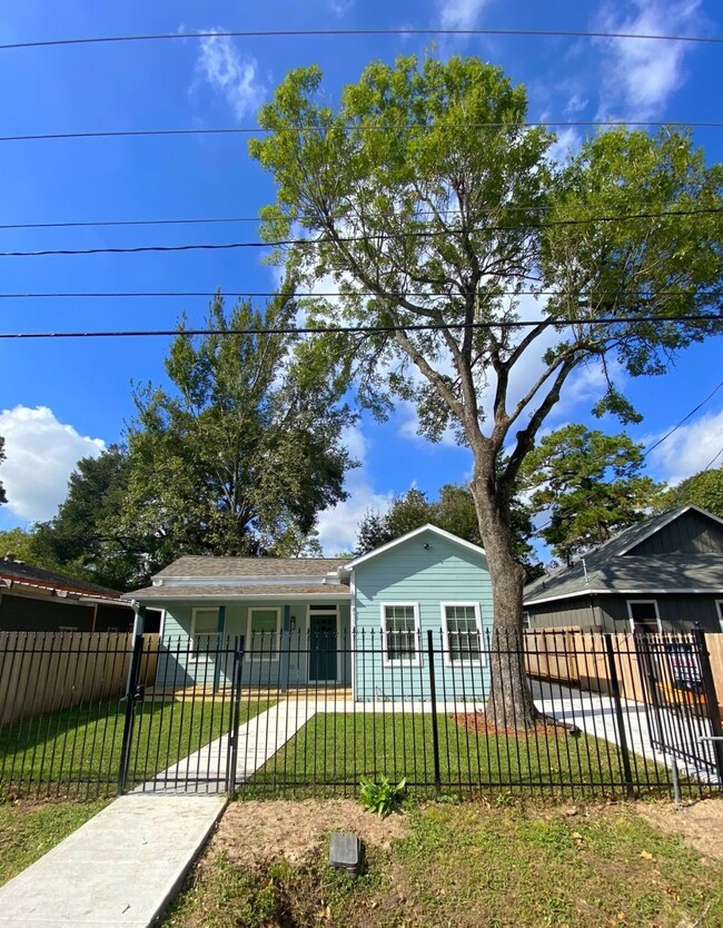 6713 Mcwilliams Dr, Houston, TX 77091 - photo 4