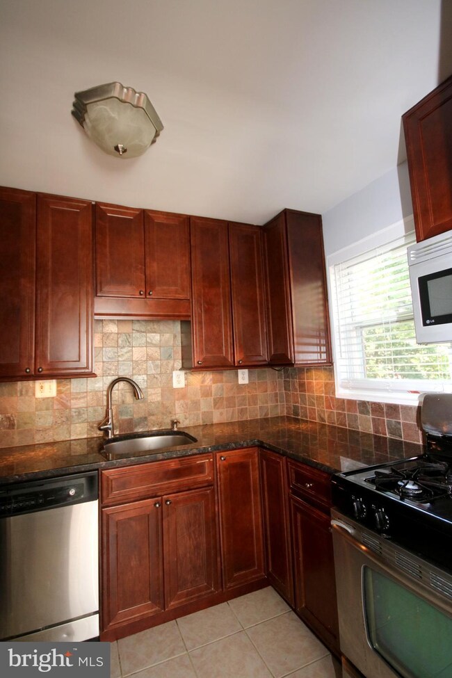 6723 Kenyon Dr, Alexandria, VA 22307 - photo 6