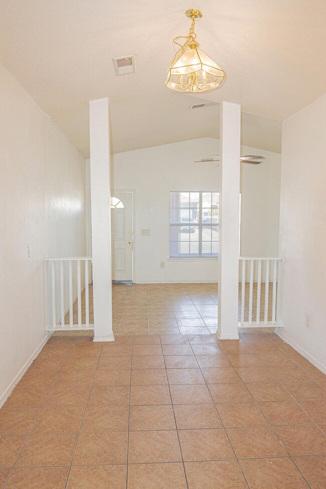 14312 Venecia Dr, El Paso, TX 79928 - photo 4