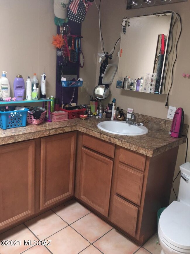 South Unit (2br) Bathroom