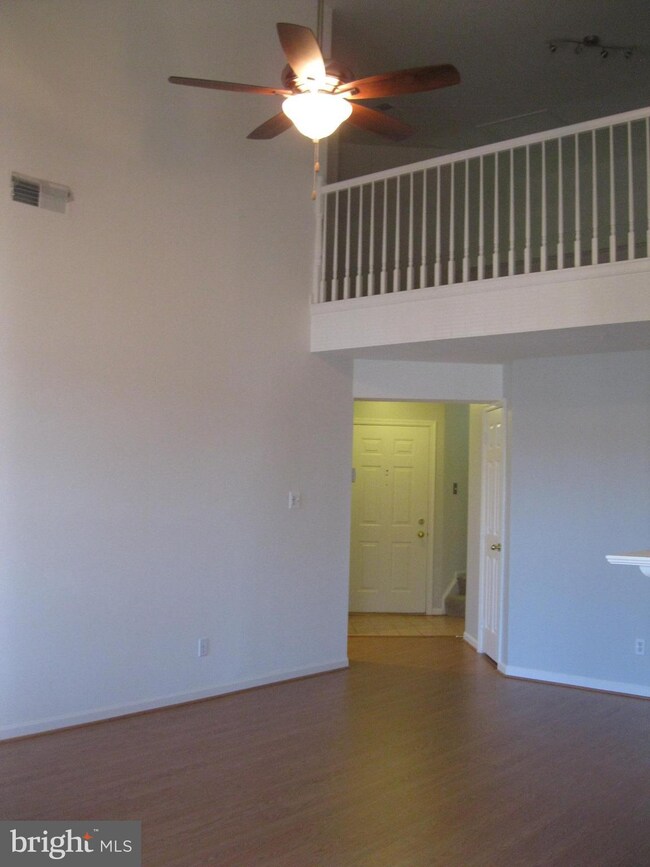 46590 Drysdale Terrace unit 301, Sterling, VA 20165 - photo 4
