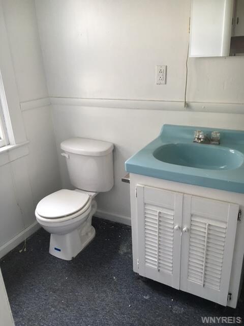 Bathroom 1ST FLOOR