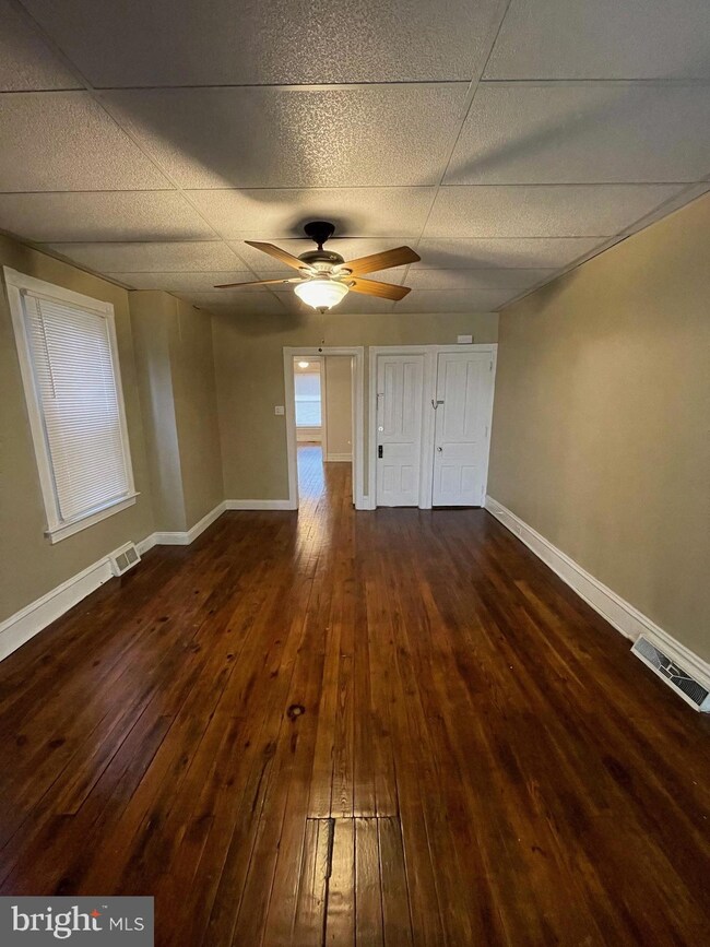 325 Erie Ave, Quakertown, PA 18951 - photo 4