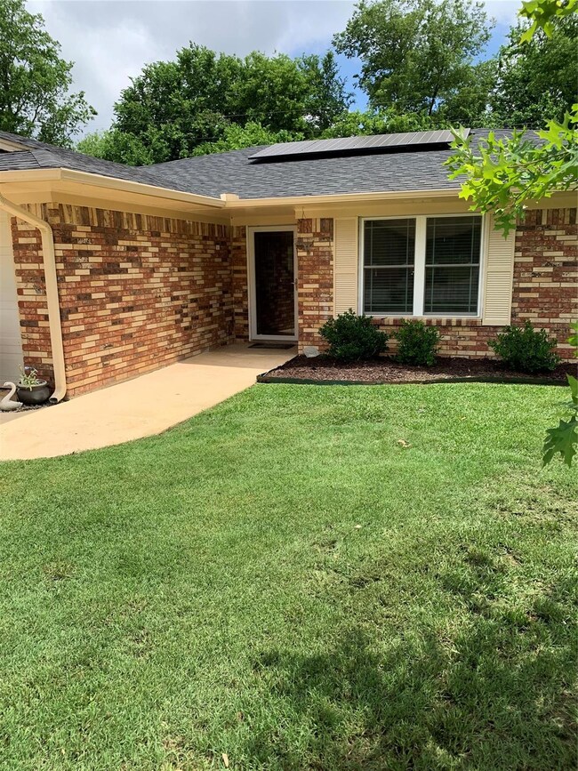 526 Dean Dr, Denison, TX 75020 - photo 2