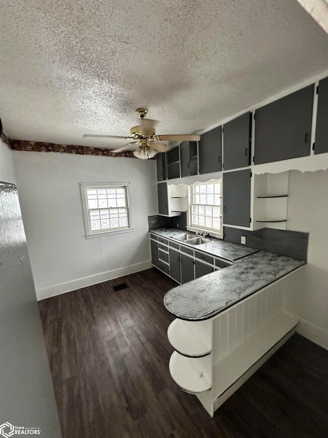 222 W Maple Ave, Ottumwa, IA 52501 - photo 6