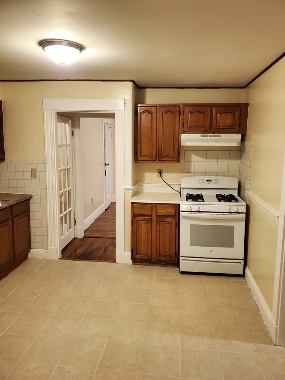 74 Desoto Rd unit 3, West Roxbury, MA 02132 - photo 3