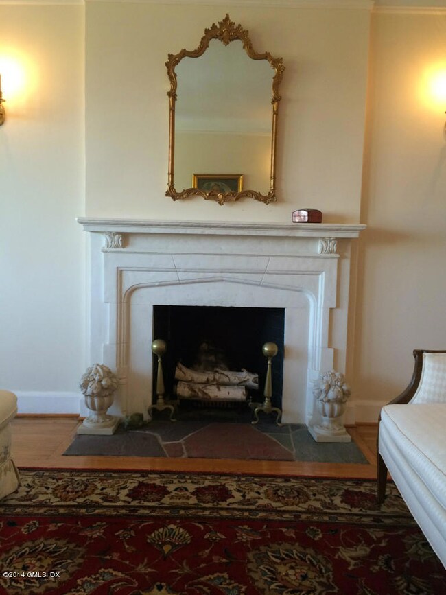 Greenwich Lodge unit 4E, Greenwich, CT 06830 - photo 4