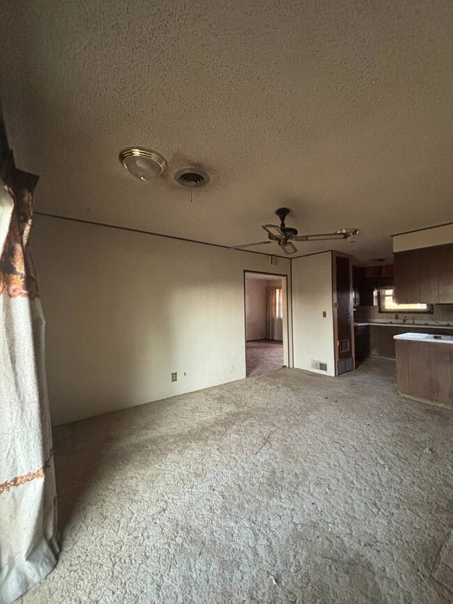 214 NE 18th St, Guymon, OK 73942 - photo 5