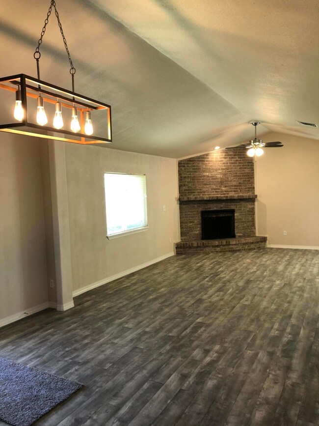 1912 Anise Dr, El Paso, TX 79935 - photo 2