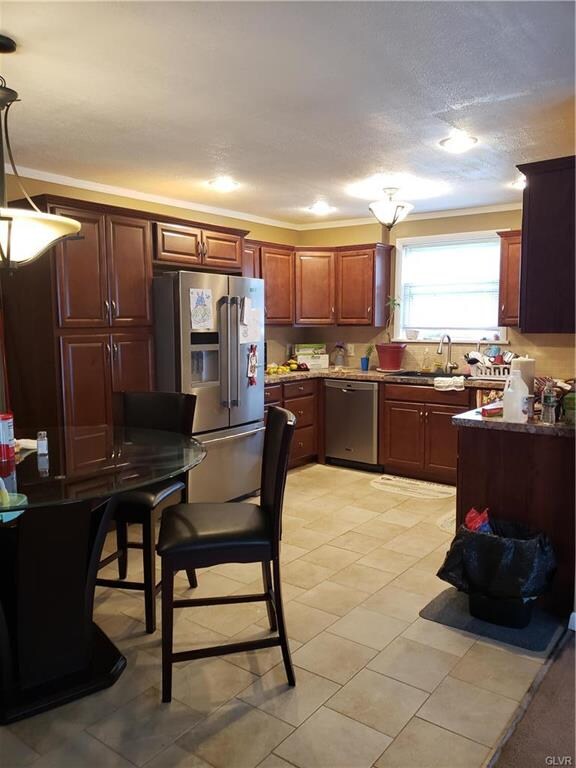 2318 S 2nd St, Allentown, PA 18103 - photo 4