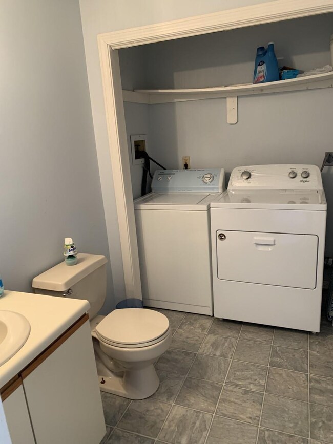 335 Circle Rd unit B002, Manchester, NH 03103 - photo 6