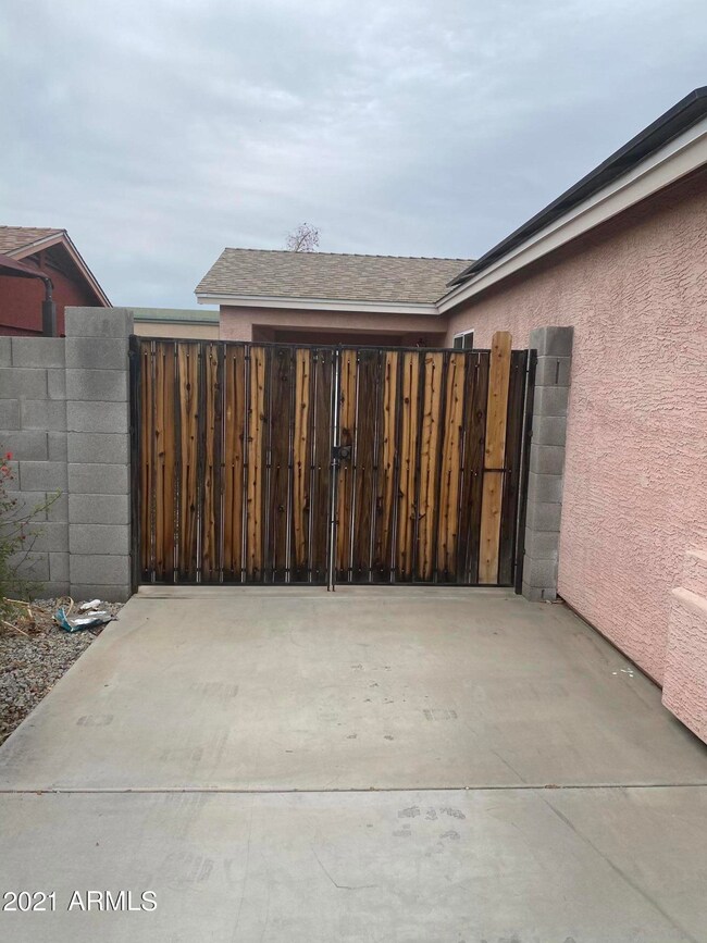 6740 N 51st Dr, Glendale, AZ 85301 - photo 2