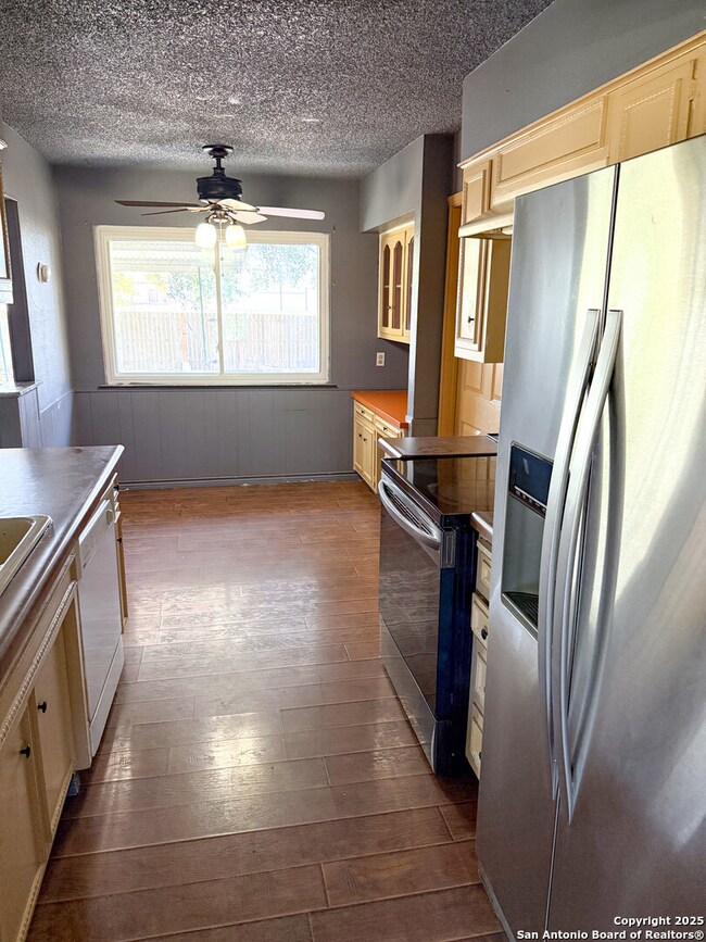 126 Granada Dr, Universal City, TX 78148 - photo 5