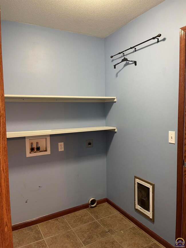 4839 SW Misty Harbor Ave, Topeka, KS 66610 - photo 3