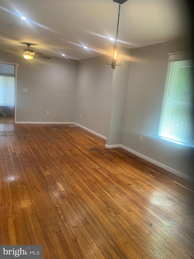 220 Hamilton Ave, Darby, PA 19023 - photo 4