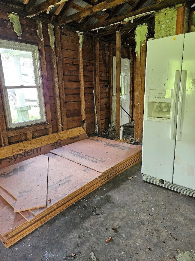 228 Henderson St, Marion, VA 24354 - photo 2