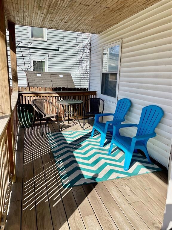 271 12th St NW, Cedar Rapids, IA 52405 - photo 2