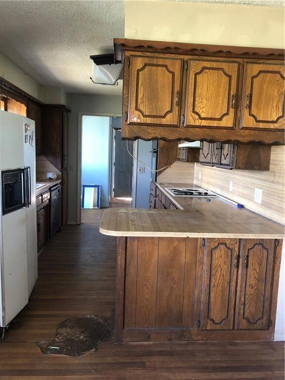 Photo from a previous listing.