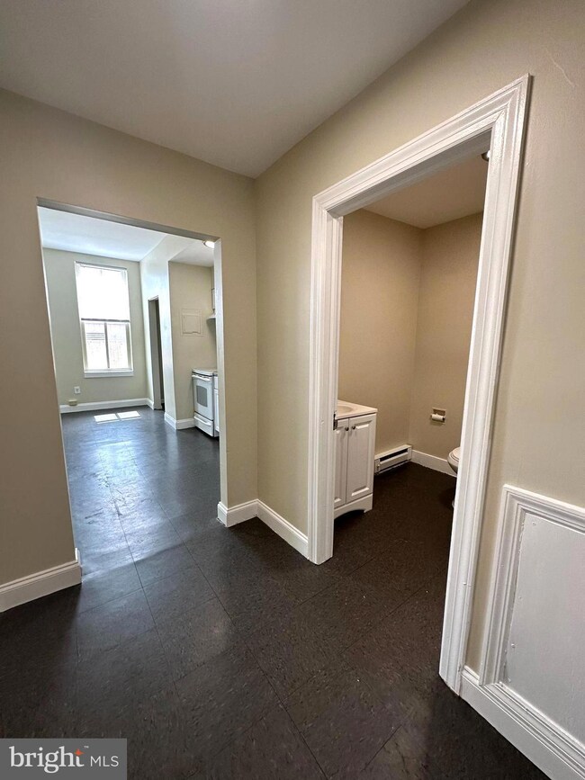 64 W Antietam St unit . 5, Hagerstown, MD 21740 - photo 5