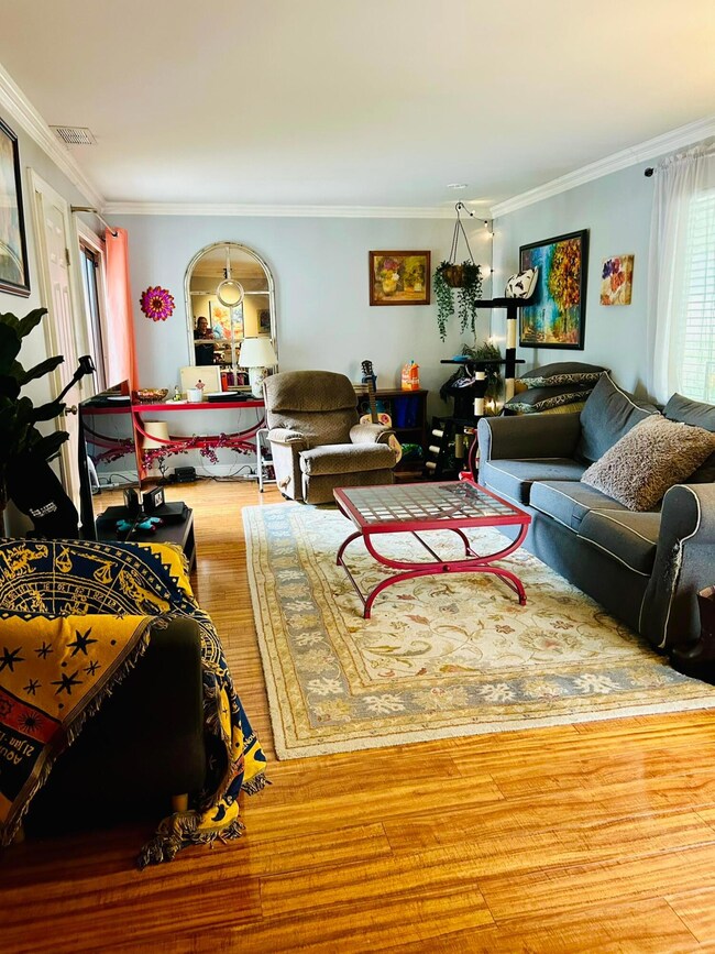 4 LIVING ROOM