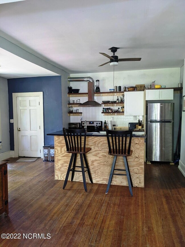 1406 Gold St. N (3)