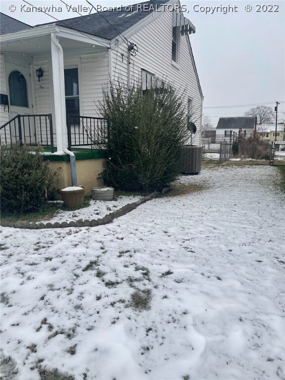 316 24th St, Dunbar, WV 25064 - photo 4