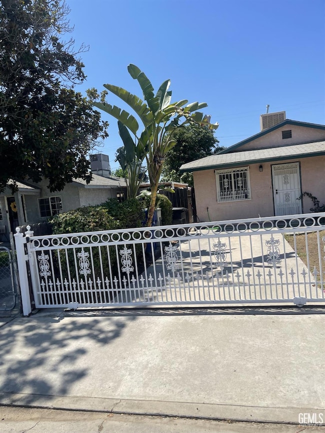 1917 3rd St, Wasco, CA 93280 - photo 2