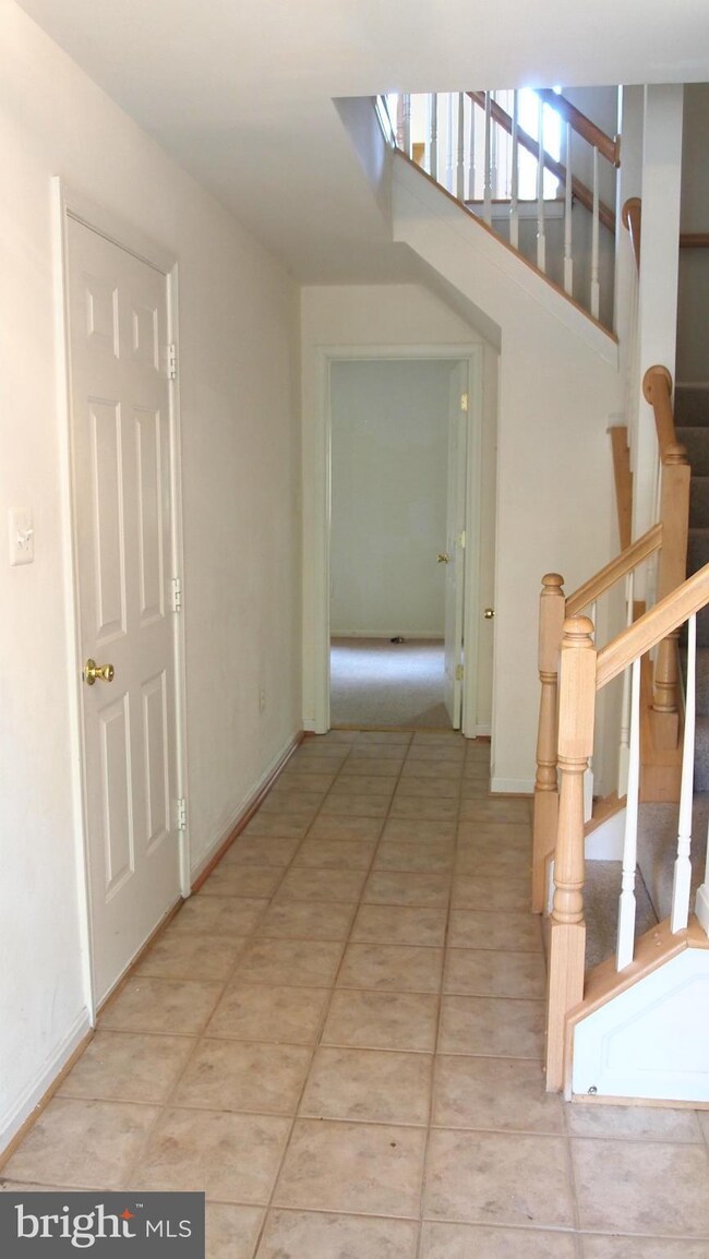 13180 Diamond Mill Dr, Herndon, VA 20171 - photo 2