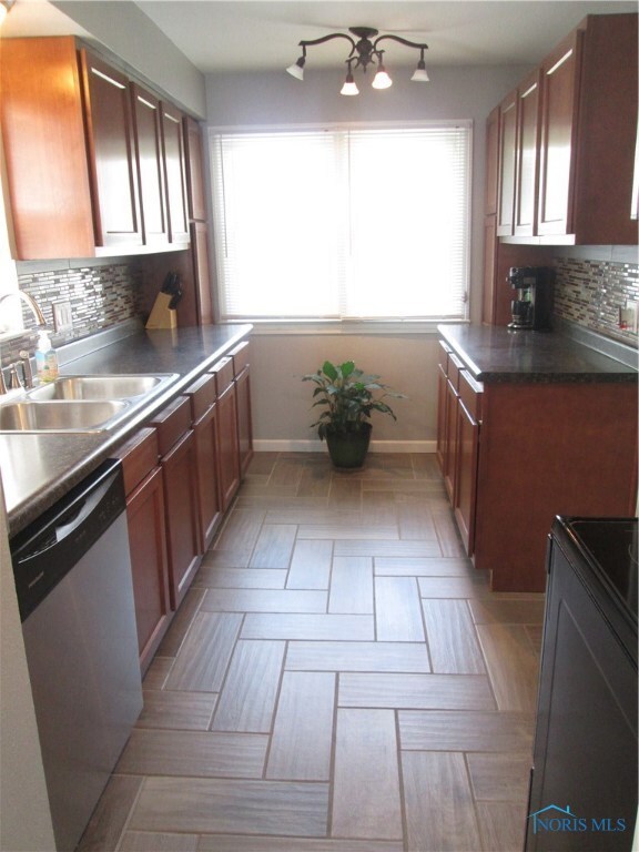 WHAT A KITCHEN!