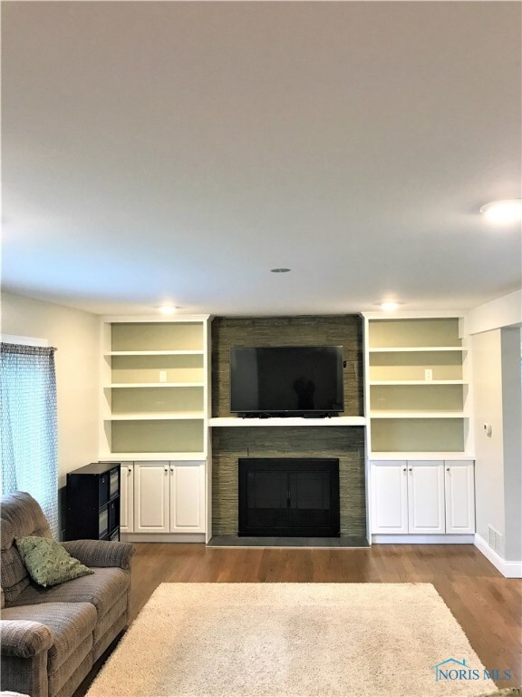 Living room - offers Hardwood floors, wood burning