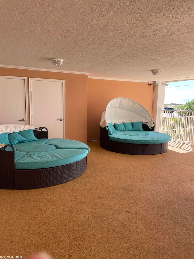 Large area with table & chairs with the pool view
