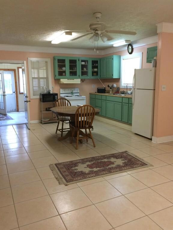 Kitchen - Entrance Porch